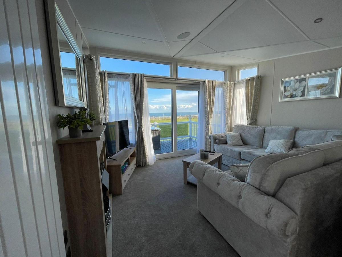 Beautiful Lodge With Full Sea Views At Broadland Sands In Suffolk Ref 20235Bs Hopton on Sea Exterior photo
