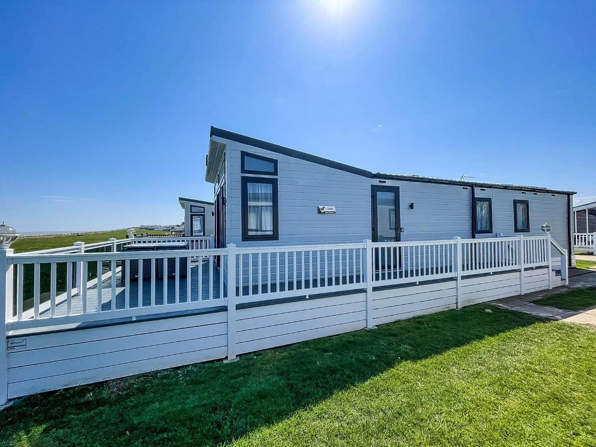 Beautiful Lodge With Full Sea Views At Broadland Sands In Suffolk Ref 20235Bs Hopton on Sea Exterior photo